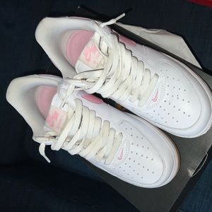 AIR FORCE 1 LOW RETRO WHITE/PINK-GUM YELLOW